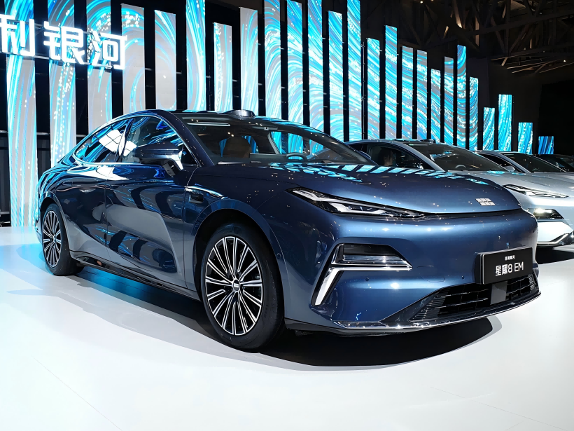 Geely Galaxy Xingyao 8 Em, grande PHEV con ibrido EM-P, lancia maggio