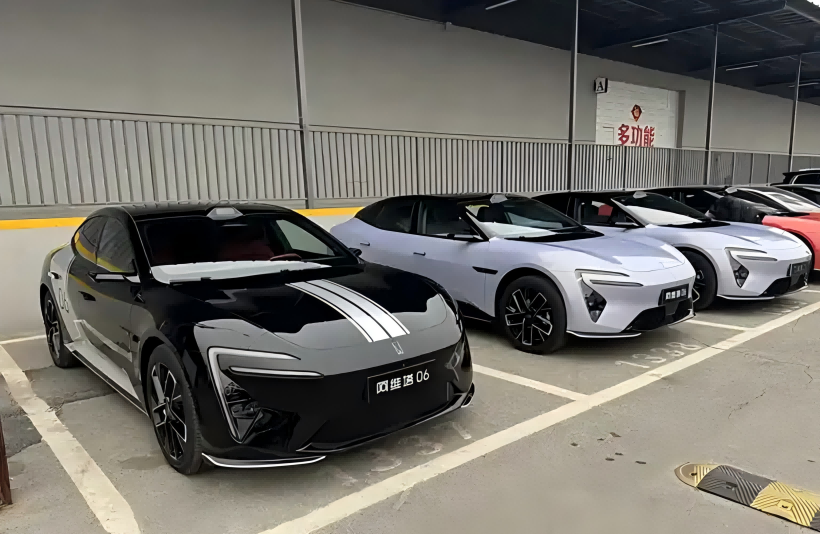 Sono state rivelate le immagini effettive dell'Avita 06, con l'auto che dovrebbe essere in vendita ad aprile e un prezzo stimato di circa 250.000 yuan.