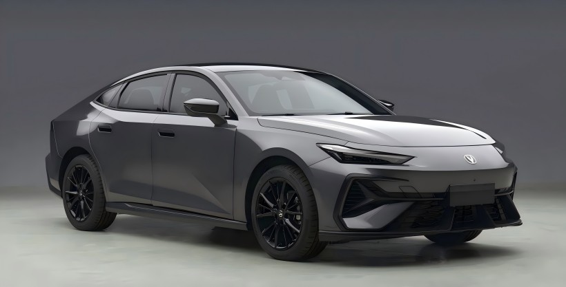 Immagine dell'applicazione del nuovo Chang'an Uni-V: si trasforma istantaneamente in una coupé 