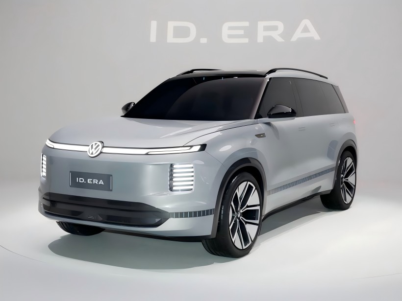 La versione di produzione del SUV esteso, Volkswagen ID.ERA, dovrebbe fare il suo debutto al Guangzhou Auto Show e colpire il mercato nel primo trimestre del 2026.