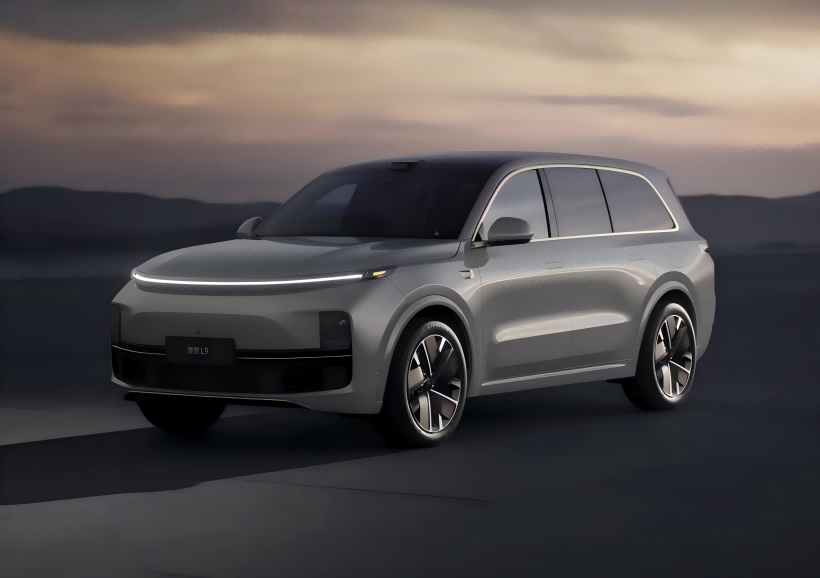 Sono state rilasciate le immagini ufficiali della LI L9 Intelligent Refresh Edition. È previsto per colpire il mercato l'8 maggio e sarà dotato di un elegante lavoro di verniciatura grigio e un pacchetto di rivestimento oro.