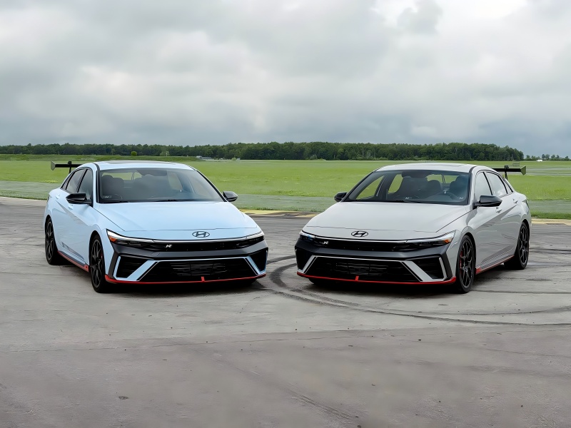 È disponibile una trasmissione manuale a 6 marce! Rendere il TCR legale su strada: rilasciate le immagini ufficiali della Hyundai Elantra N TCR.